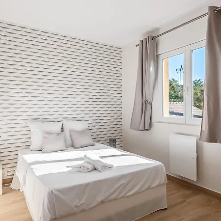 2 Bedroomed Lena Apartament *