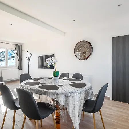 Apartment 2 Bedroomed Lena *