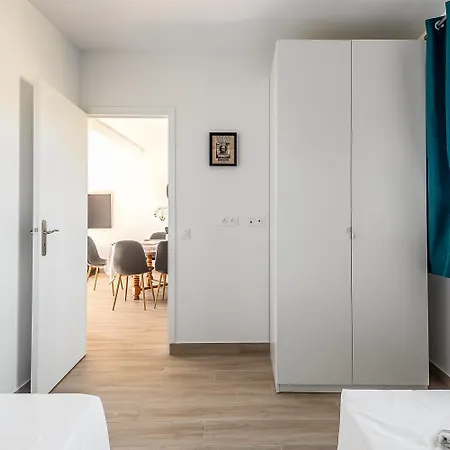 Apartament 2 Bedroomed Lena Montry