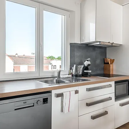 Apartment 2 Bedroomed Lena Montry