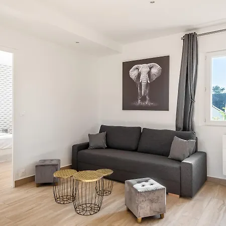 Apartament 2 Bedroomed Lena Montry