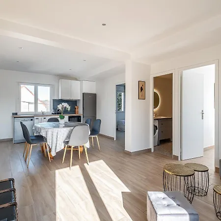 Apartment 2 Bedroomed Lena Montry