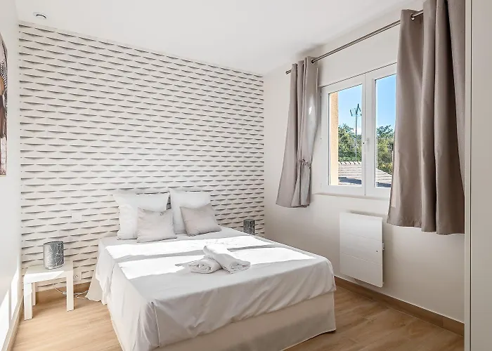 2 Bedroomed Lena Appartamento *