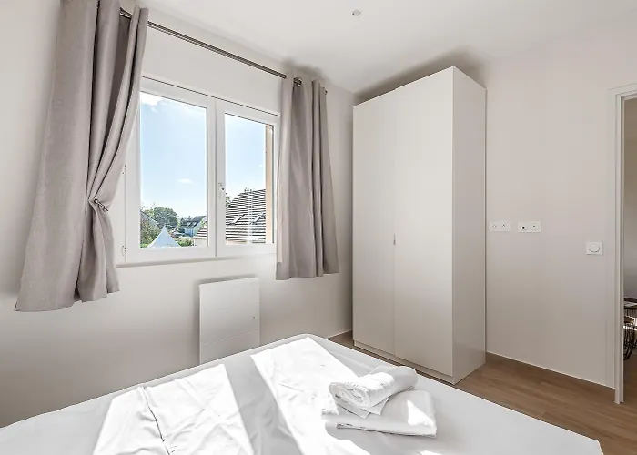 2 Bedroomed Lena Appartamento Montry